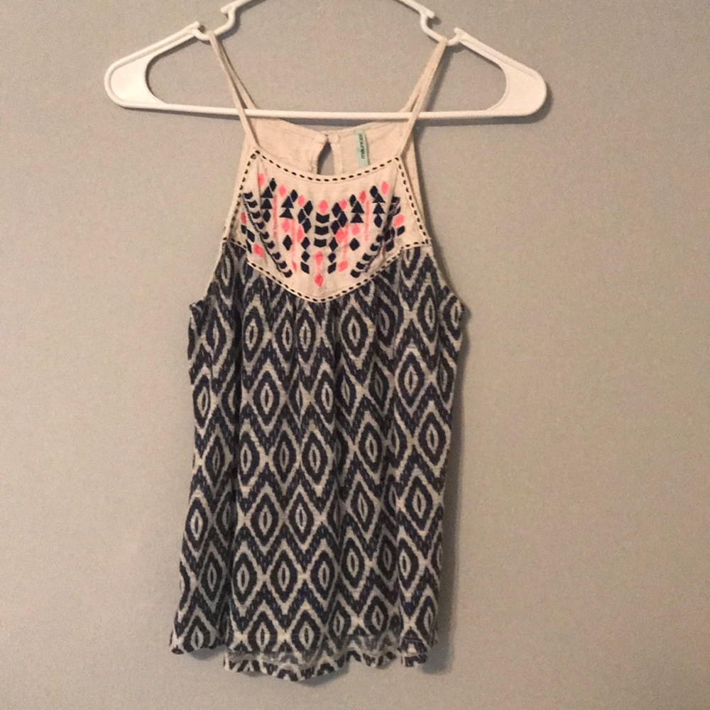 Maurice’s small tank top